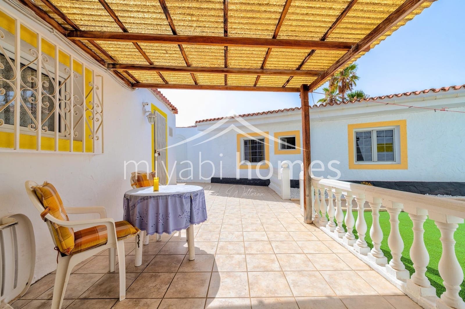 7 bedroom Bungalow for sale in Playa del Ingles with garage - € 1,450,000 (Ref: 9416177)