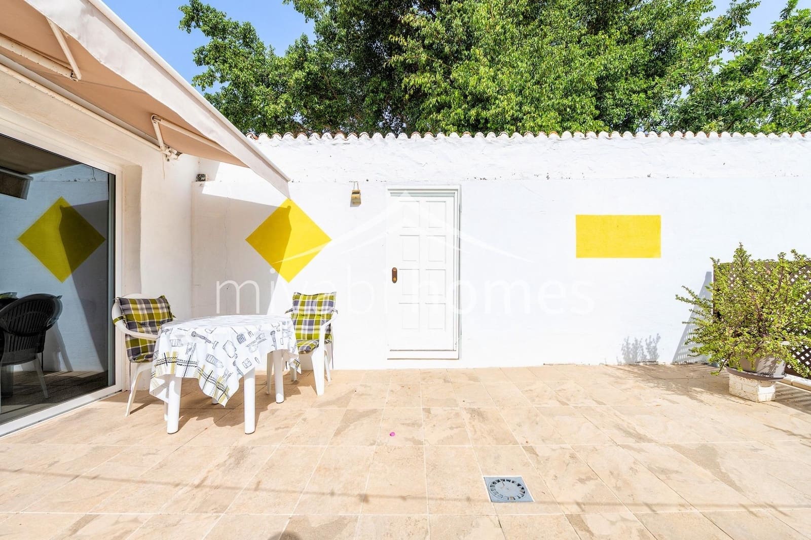 7 bedroom Bungalow for sale in Playa del Ingles with garage - € 1,450,000 (Ref: 9416177)