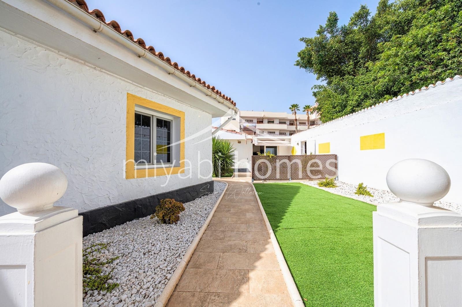 7 bedroom Bungalow for sale in Playa del Ingles with garage - € 1,450,000 (Ref: 9416177)