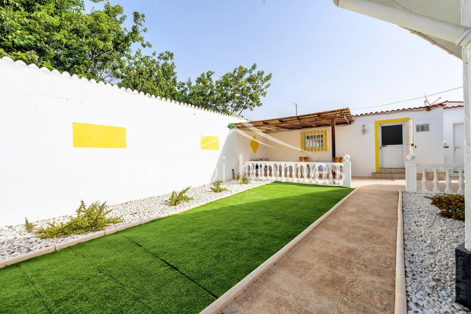 7 bedroom Bungalow for sale in Playa del Ingles with garage - € 1,450,000 (Ref: 9416177)