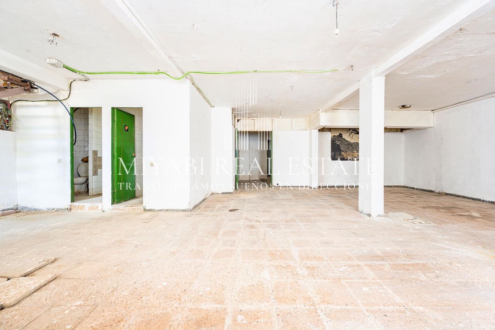 Business for sale in Playa del Ingles - € 480,000 (Ref: 9695302)