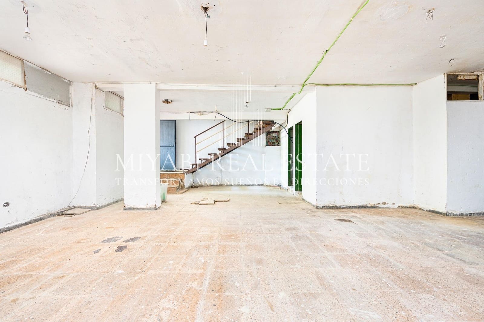 Business for sale in Playa del Ingles - € 480,000 (Ref: 9695302)