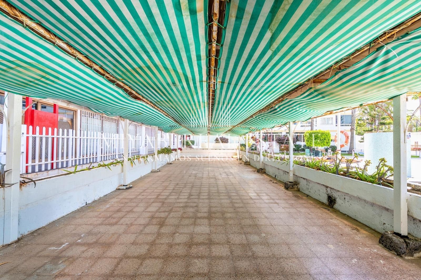 Business for sale in Playa del Ingles - € 480,000 (Ref: 9695302)