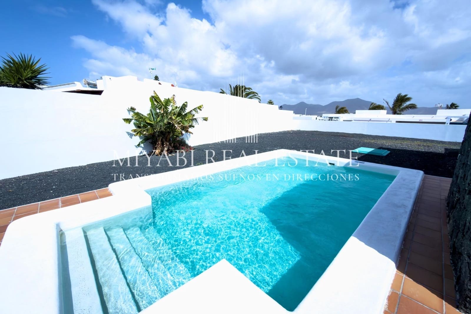 4 bedroom Bungalow for sale in Playa Blanca - € 630,000 (Ref: 9711939)