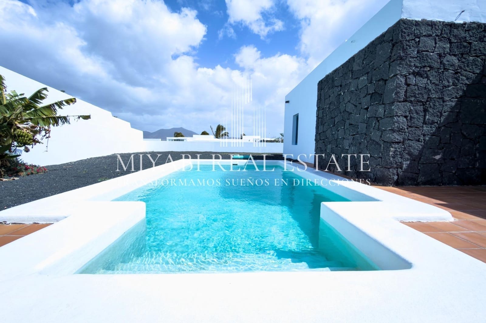 4 bedroom Bungalow for sale in Playa Blanca - € 630,000 (Ref: 9711939)