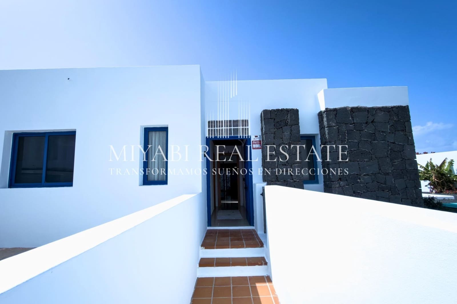 4 bedroom Bungalow for sale in Playa Blanca - € 630,000 (Ref: 9711939)