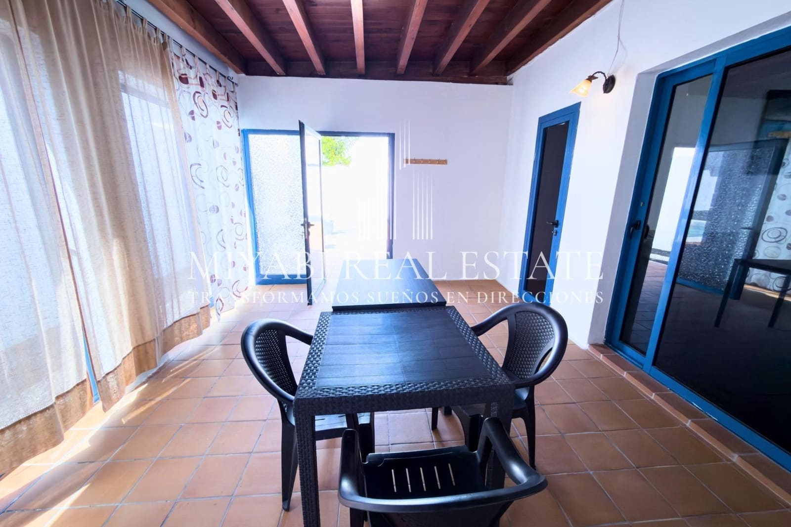 4 bedroom Bungalow for sale in Playa Blanca - € 630,000 (Ref: 9711939)