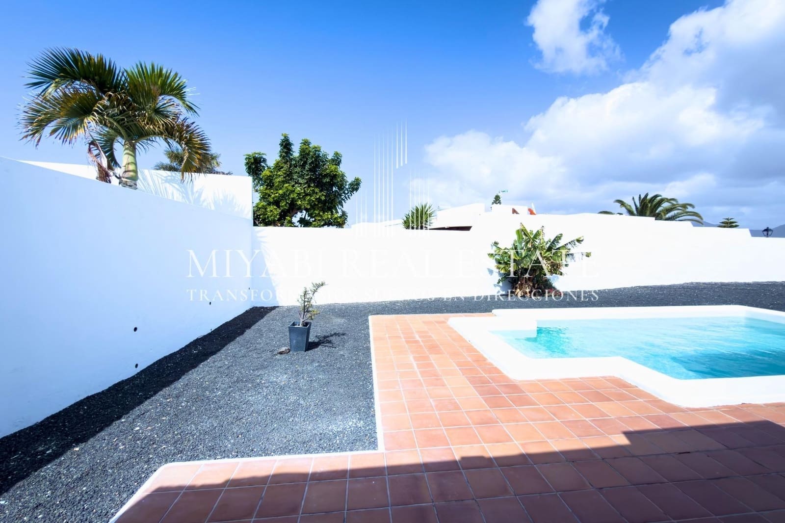 4 bedroom Bungalow for sale in Playa Blanca - € 630,000 (Ref: 9711939)