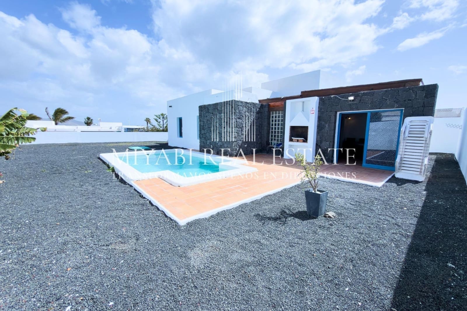 4 bedroom Bungalow for sale in Playa Blanca - € 630,000 (Ref: 9711939)