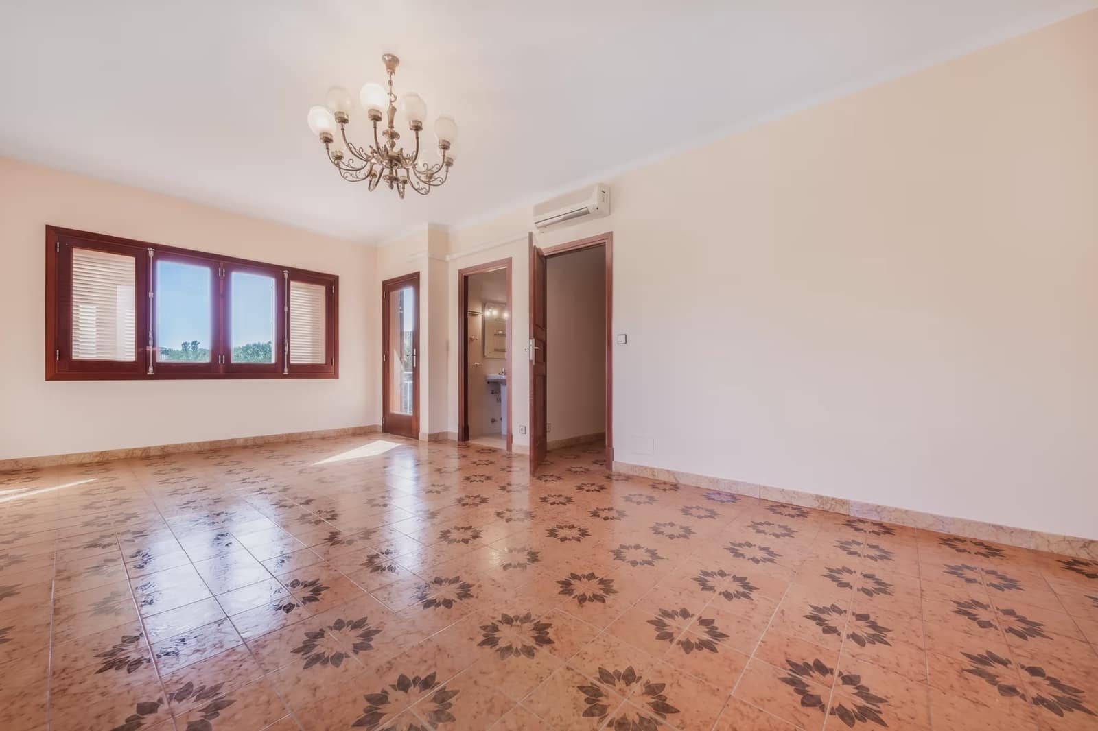 4 bedroom Townhouse for sale in Palma de Mallorca - € 680,000 (Ref: 10088651)