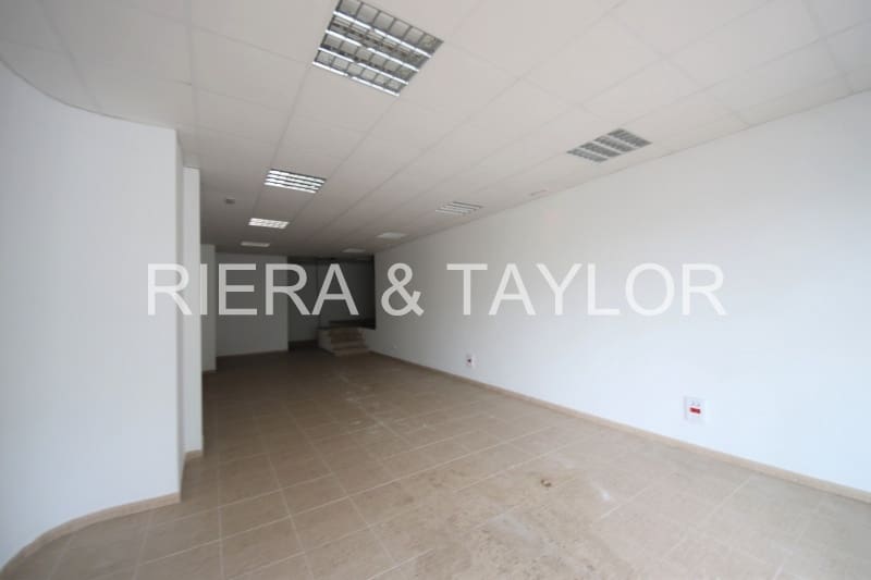 Kaupallinen myytävänä paikassa Manacor - 120 000 € (Ref: 5491906)