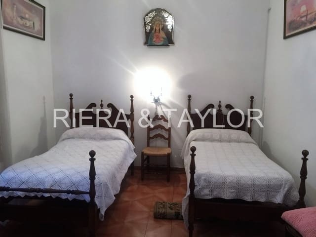 14 bedroom Townhouse for sale in Porreres - € 960,000 (Ref: 5584075)