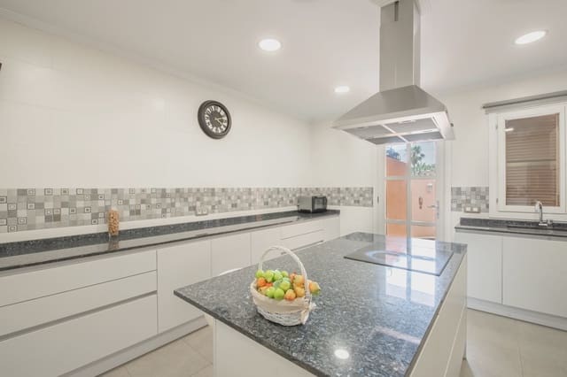 6 sypialnia Dom na sprzedaż w Capdepera - 999 000 € (Ref: 5880730)