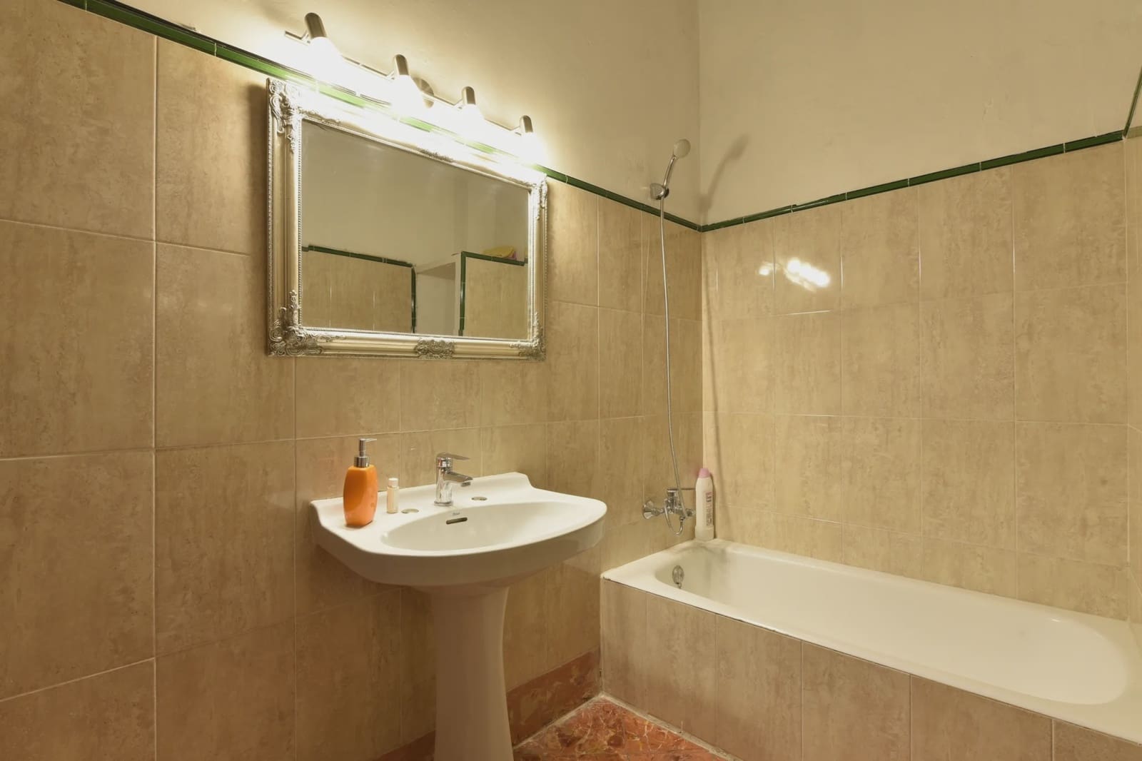 6 bedroom Townhouse for sale in Manacor - € 650,000 (Ref: 5919890)