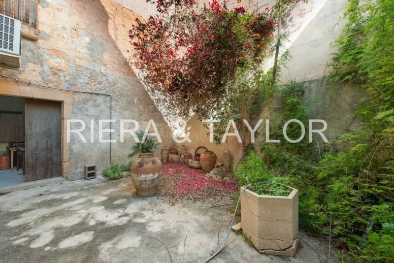 6 soveværelse Byhus til salg i Campos - € 1.300.000 (Ref: 6626759)