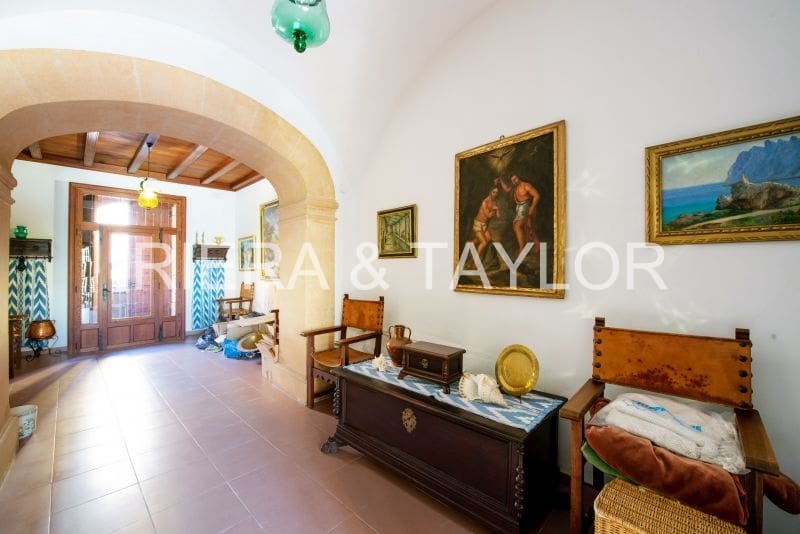 6 soveværelse Byhus til salg i Campos - € 1.300.000 (Ref: 6626759)