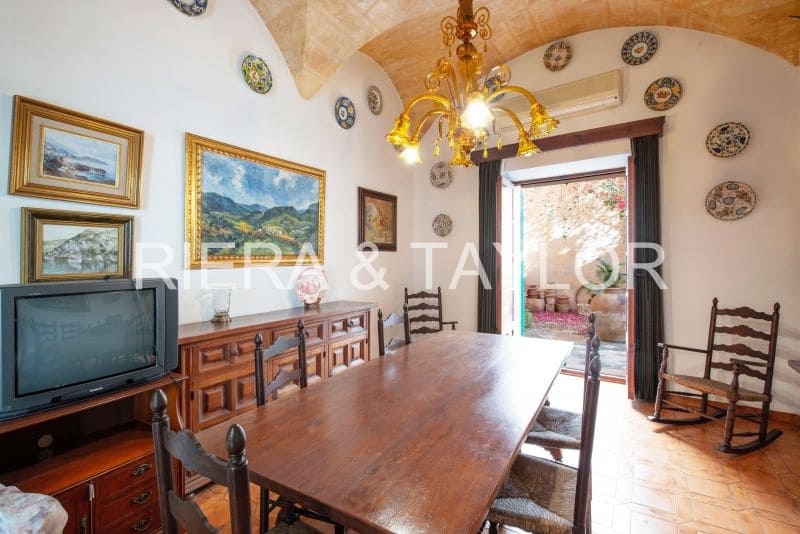 6 soveværelse Byhus til salg i Campos - € 1.300.000 (Ref: 6626759)