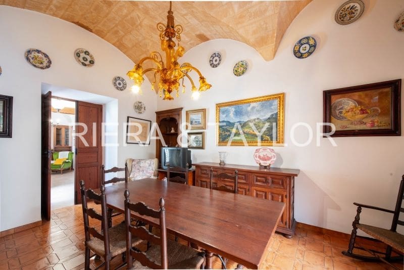 6 soveværelse Byhus til salg i Campos - € 1.300.000 (Ref: 6626759)