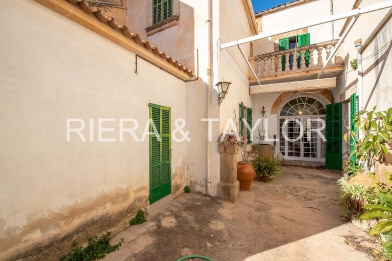 6 soveværelse Byhus til salg i Campos - € 1.300.000 (Ref: 6626759)