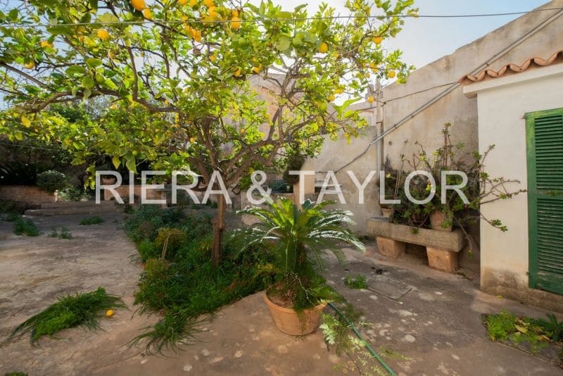 6 soveværelse Byhus til salg i Campos - € 1.300.000 (Ref: 6626759)