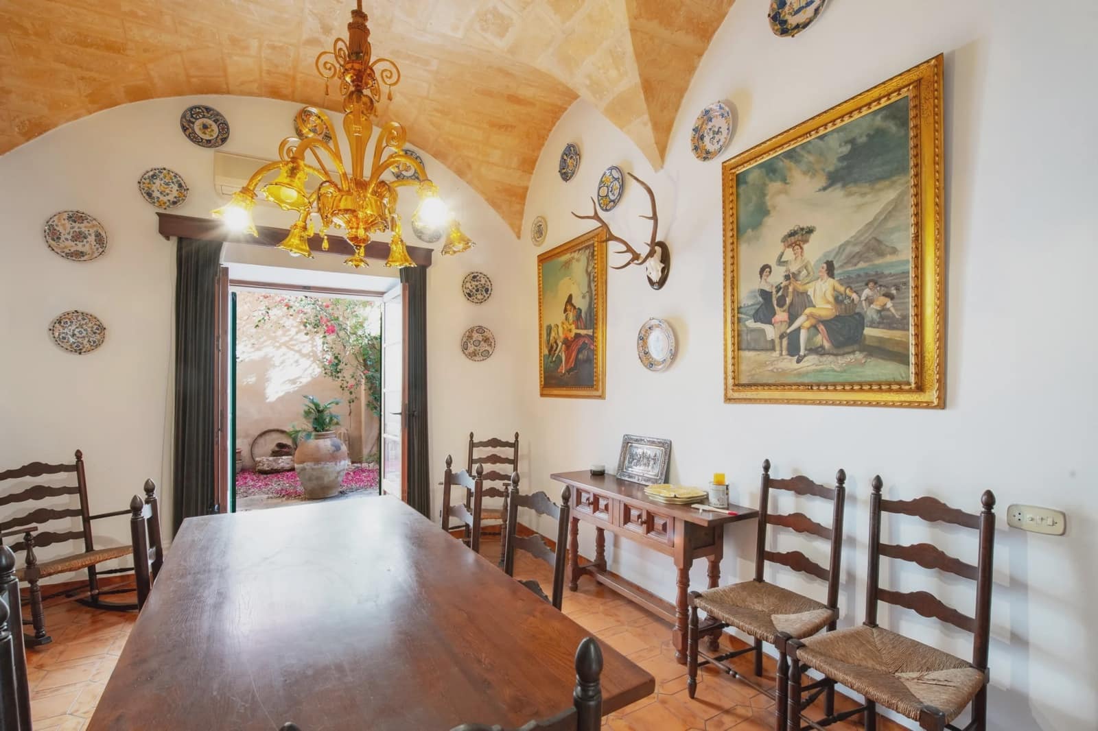 6 bedroom Townhouse for sale in Campos - € 1,300,000 (Ref: 6626759)