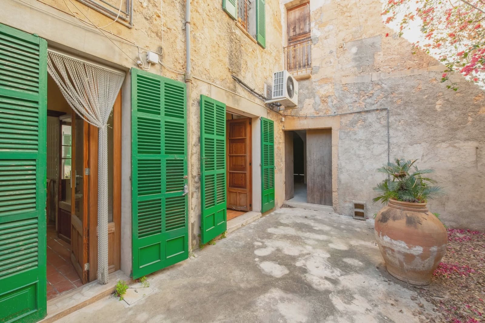 6 bedroom Townhouse for sale in Campos - € 1,300,000 (Ref: 6626759)