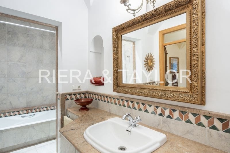 5 soveværelse Byhus til salg i Muro - € 1.500.000 (Ref: 7203282)