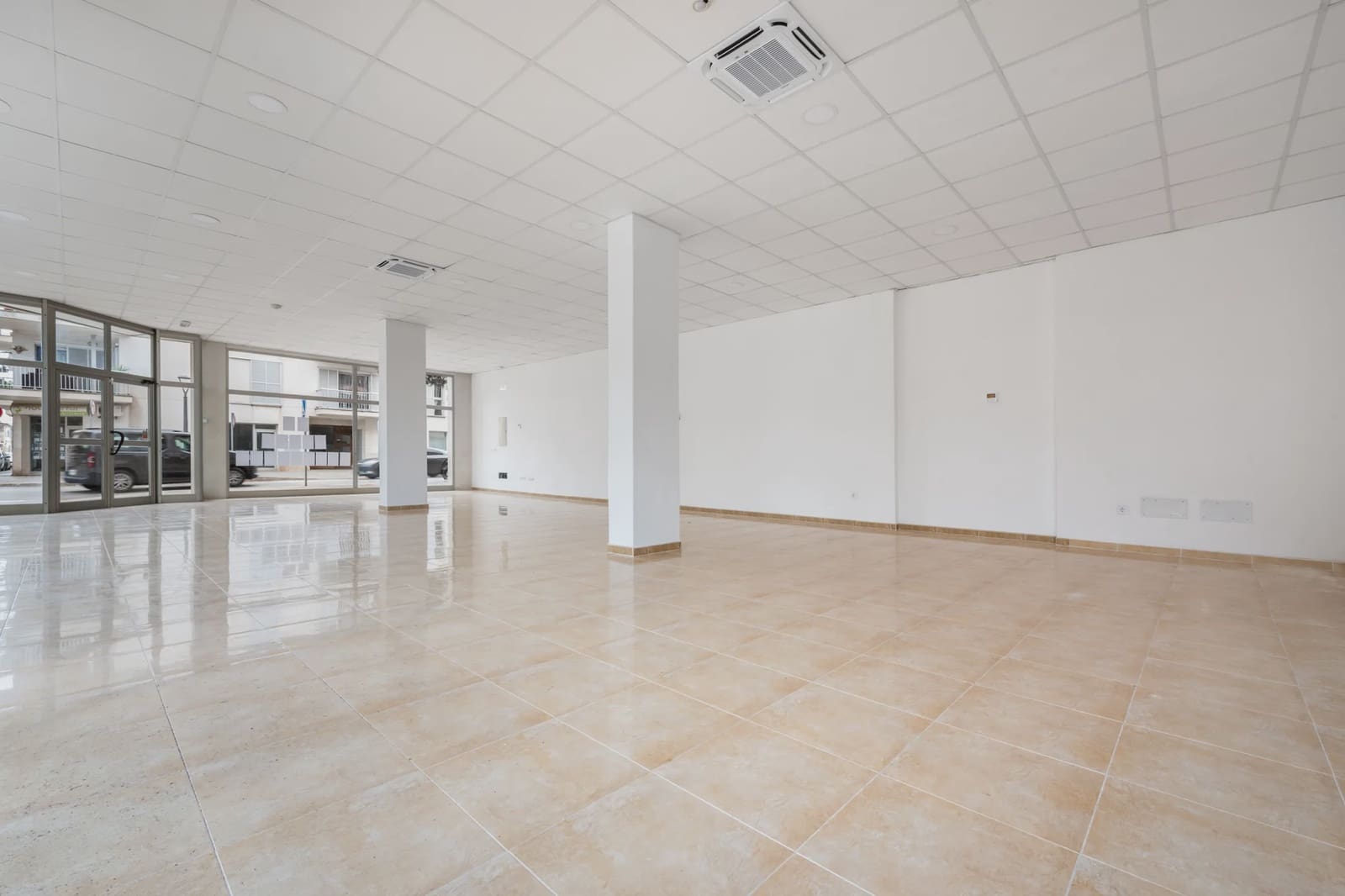 Commercieel te koop in Portocristo / Port de Manacor - € 300.000 (Ref: 8200963)