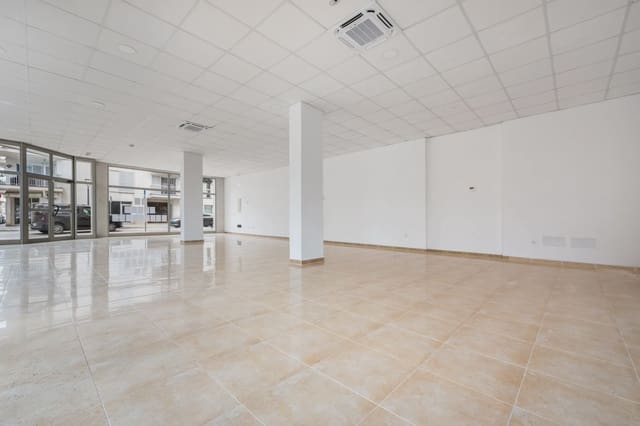 Commercieel te koop in Portocristo / Port de Manacor, Manacor - € 300.000 (Ref: 8200963)