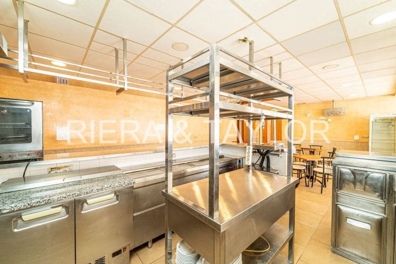 Erhverv til salg i Puerto de Alcudia - € 324.000 (Ref: 8200965)