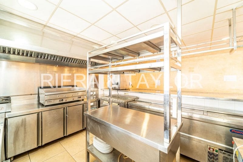 Erhverv til salg i Puerto de Alcudia - € 324.000 (Ref: 8200965)