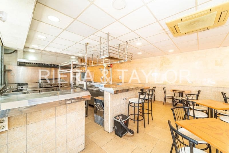 Erhverv til salg i Puerto de Alcudia - € 324.000 (Ref: 8200965)