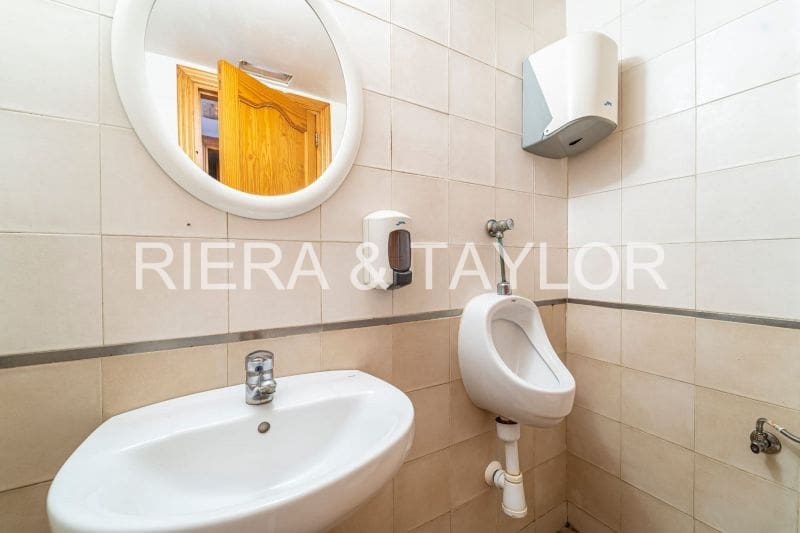 Erhverv til salg i Puerto de Alcudia - € 324.000 (Ref: 8200965)