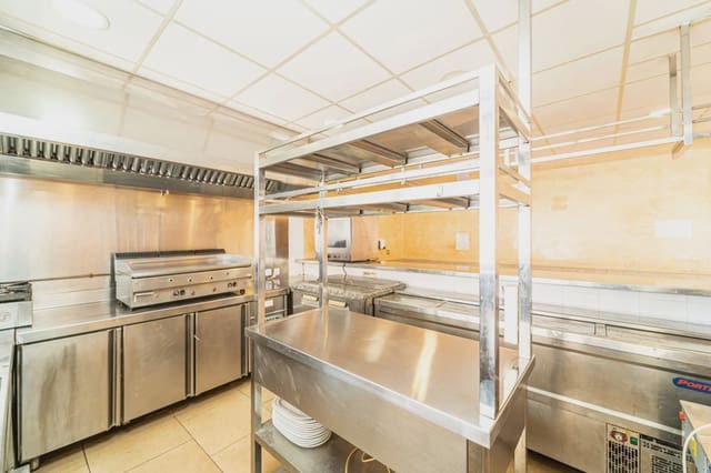 Erhverv til salg i Puerto de Alcudia, Alcúdia - € 324.000 (Ref: 8200965)