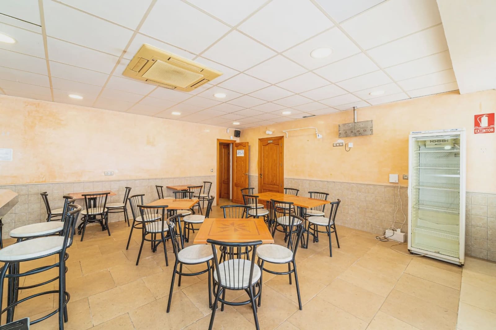 Erhverv til salg i Puerto de Alcudia - € 324.000 (Ref: 8200965)