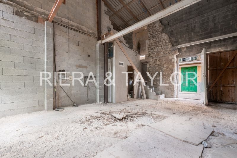 Townhouse for sale in Manacor - € 140,000 (Ref: 8354418)