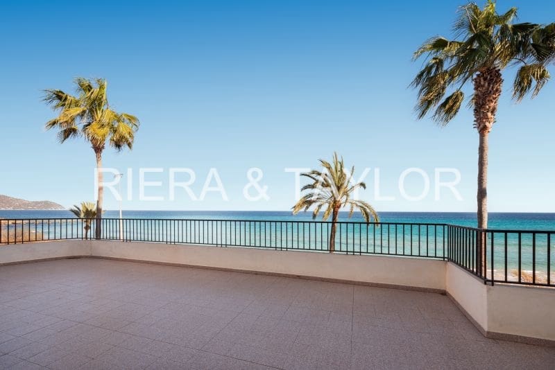 Apartment for sale in Cala Millor - € 2,630,000 (Ref: 8456256)