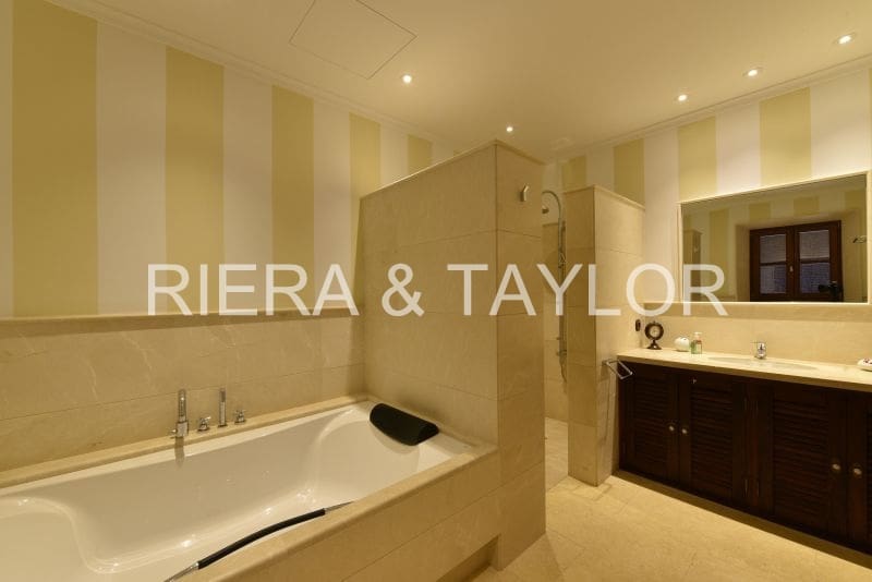 4 bedroom Finca/Country House for sale in Portocristo / Port de Manacor - € 2,975,000 (Ref: 8510751)