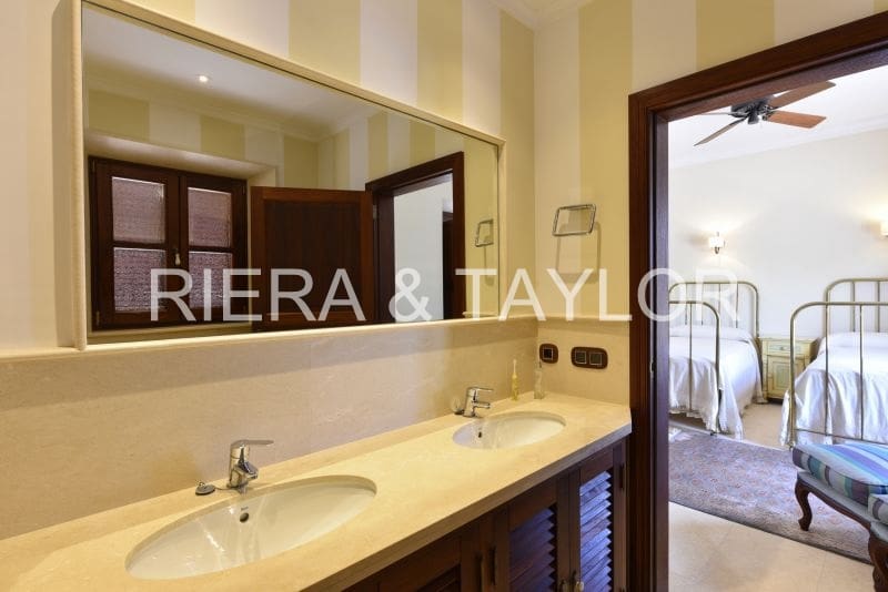 4 bedroom Finca/Country House for sale in Portocristo / Port de Manacor - € 2,975,000 (Ref: 8510751)