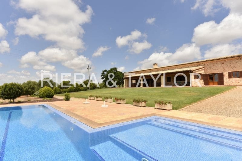 4 bedroom Finca/Country House for sale in Portocristo / Port de Manacor - € 2,975,000 (Ref: 8510751)