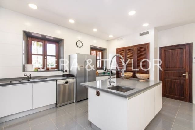 4 slaapkamer Finca/Landhuis te koop in Portocristo / Port de Manacor, Manacor - € 2.975.000 (Ref: 8510751)