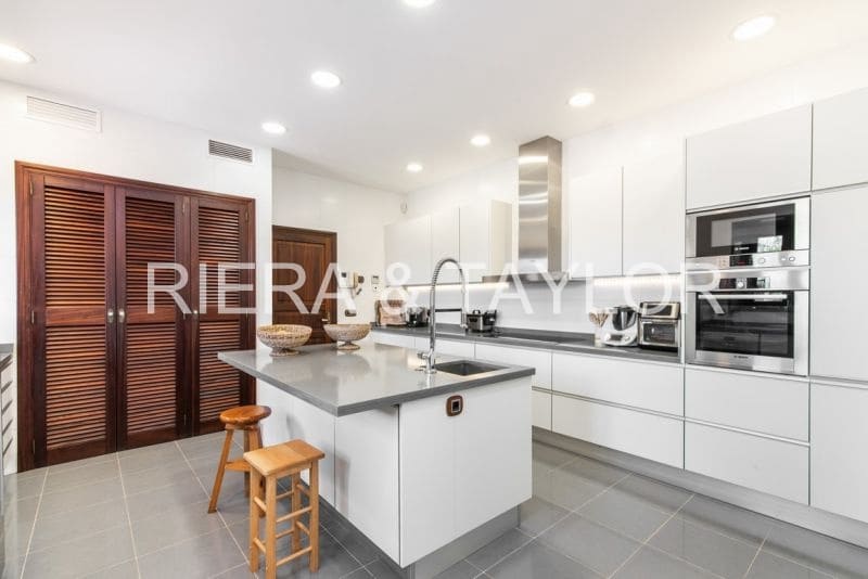 4 bedroom Finca/Country House for sale in Portocristo / Port de Manacor - € 2,975,000 (Ref: 8510751)