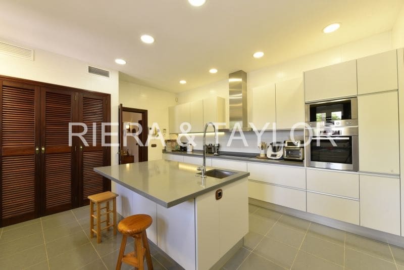 4 bedroom Finca/Country House for sale in Portocristo / Port de Manacor - € 2,975,000 (Ref: 8510751)