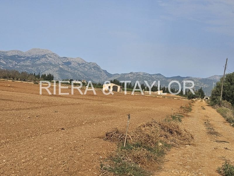 Ubebygd land til salgs i Llubi - € 299 000 (Ref: 8583554)
