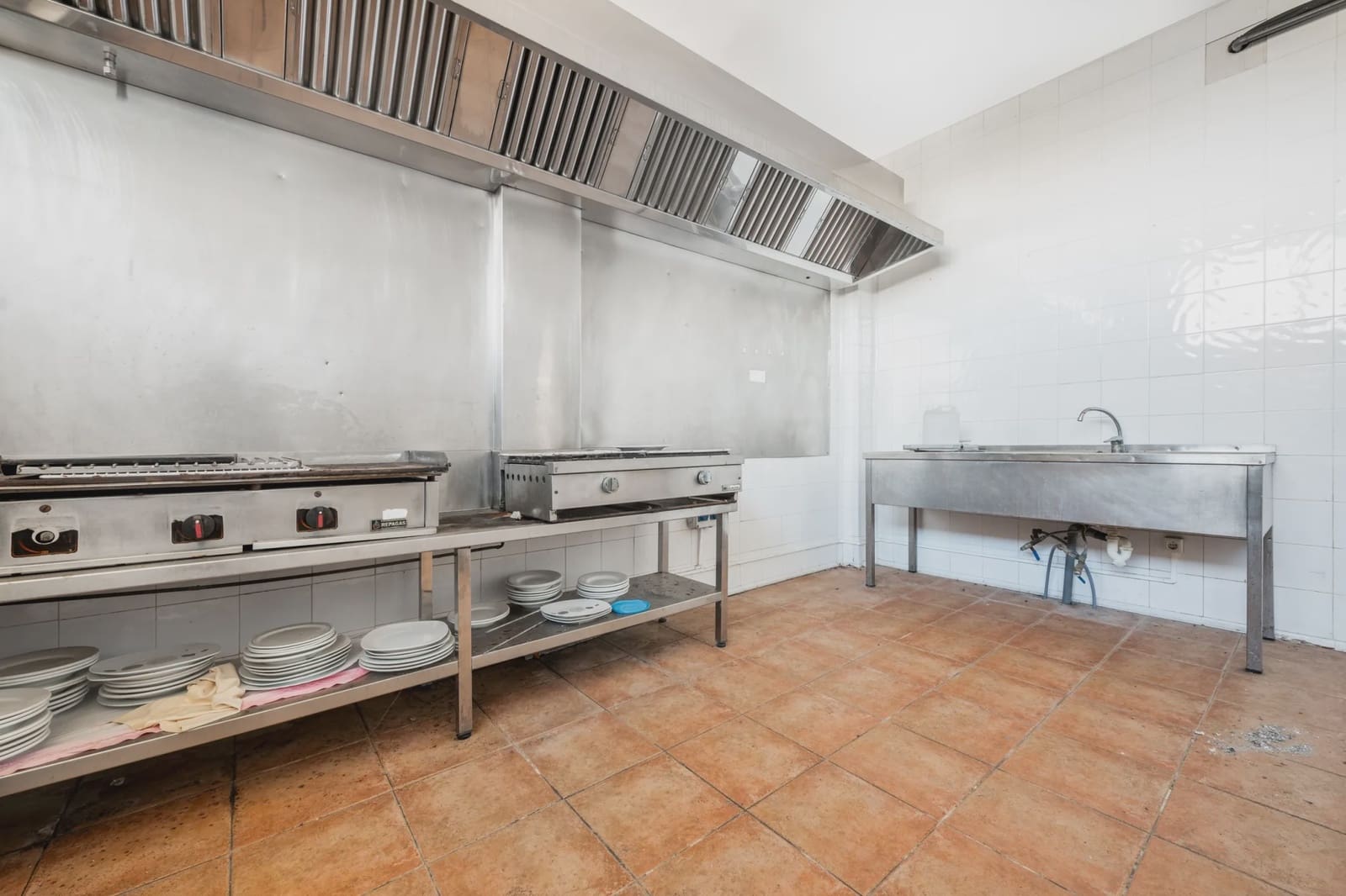 Komercyjne na sprzedaż w Cala Mandia - 600 000 € (Ref: 8687038)