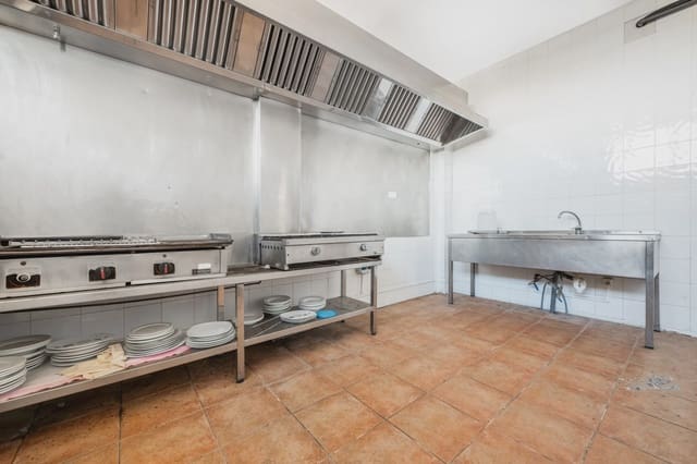 Commercieel te koop in Cala Mandia, Manacor - € 600.000 (Ref: 8687038)