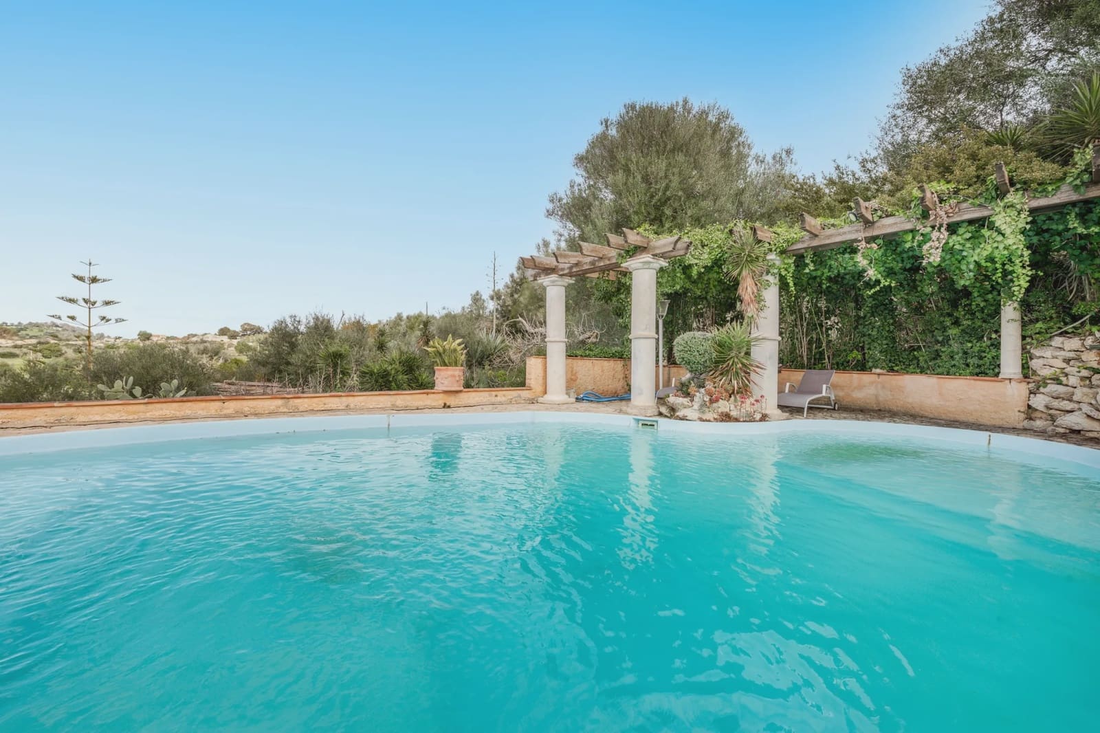 5 soveværelse Finca/Landehus til salg i Son Macia med swimmingpool - € 1.225.000 (Ref: 8835797)