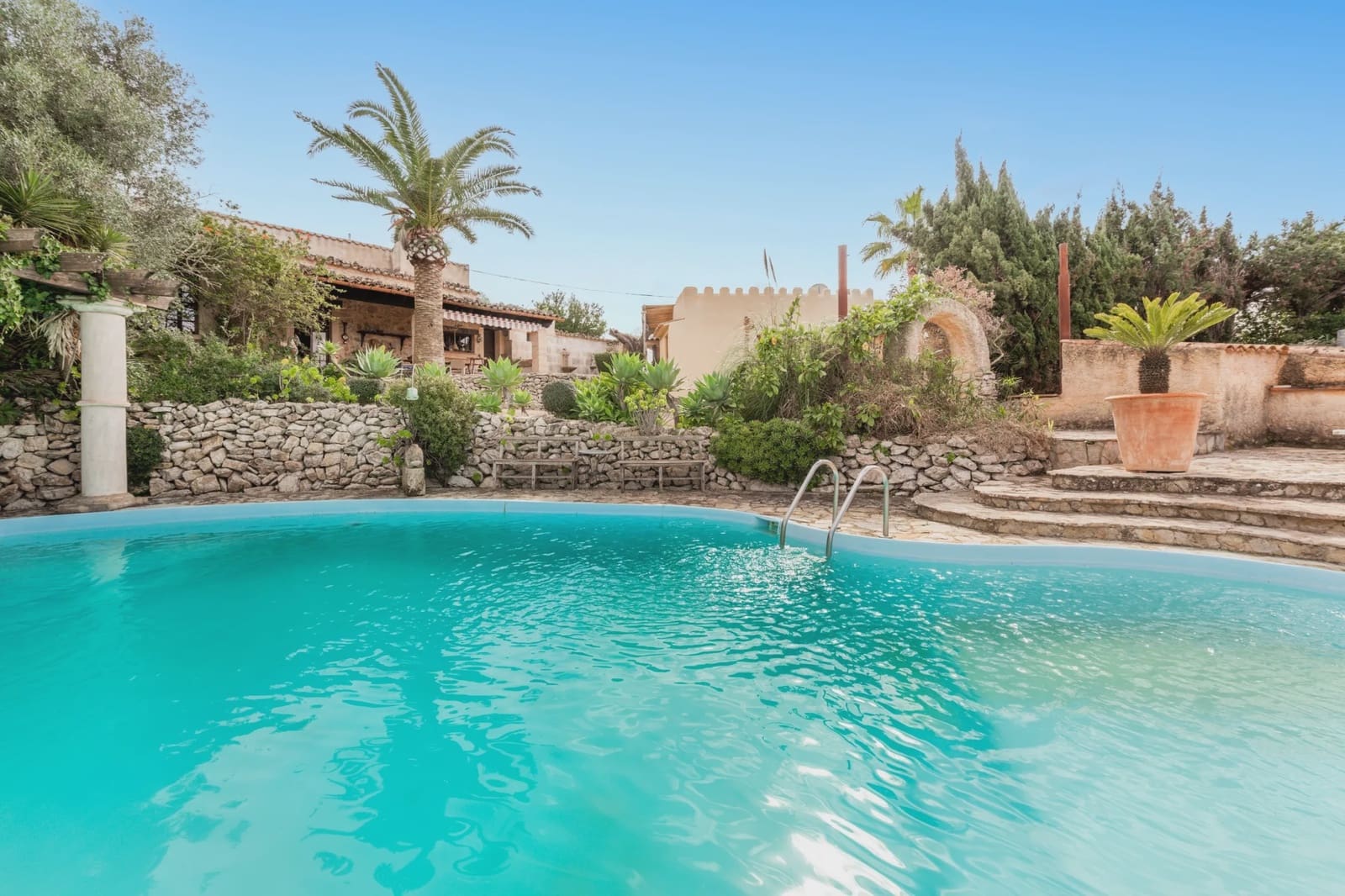 5 soveværelse Finca/Landehus til salg i Son Macia med swimmingpool - € 1.225.000 (Ref: 8835797)