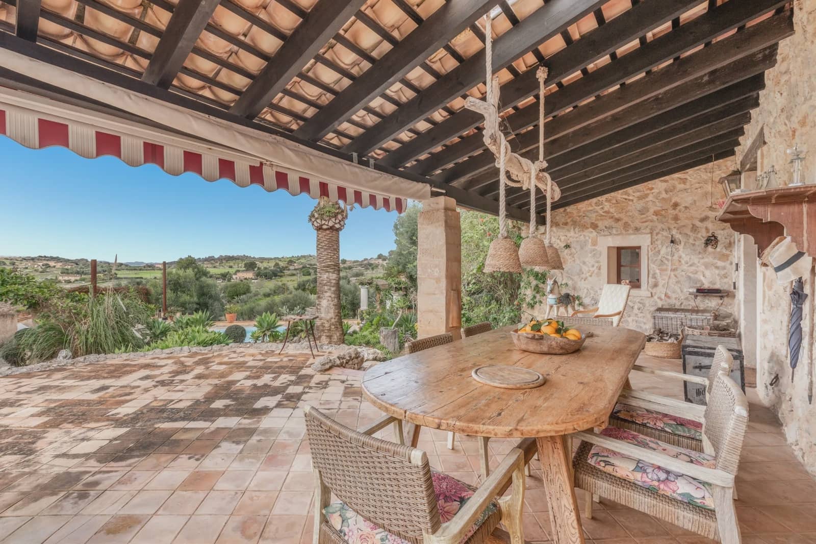 5 soveværelse Finca/Landehus til salg i Son Macia med swimmingpool - € 1.225.000 (Ref: 8835797)