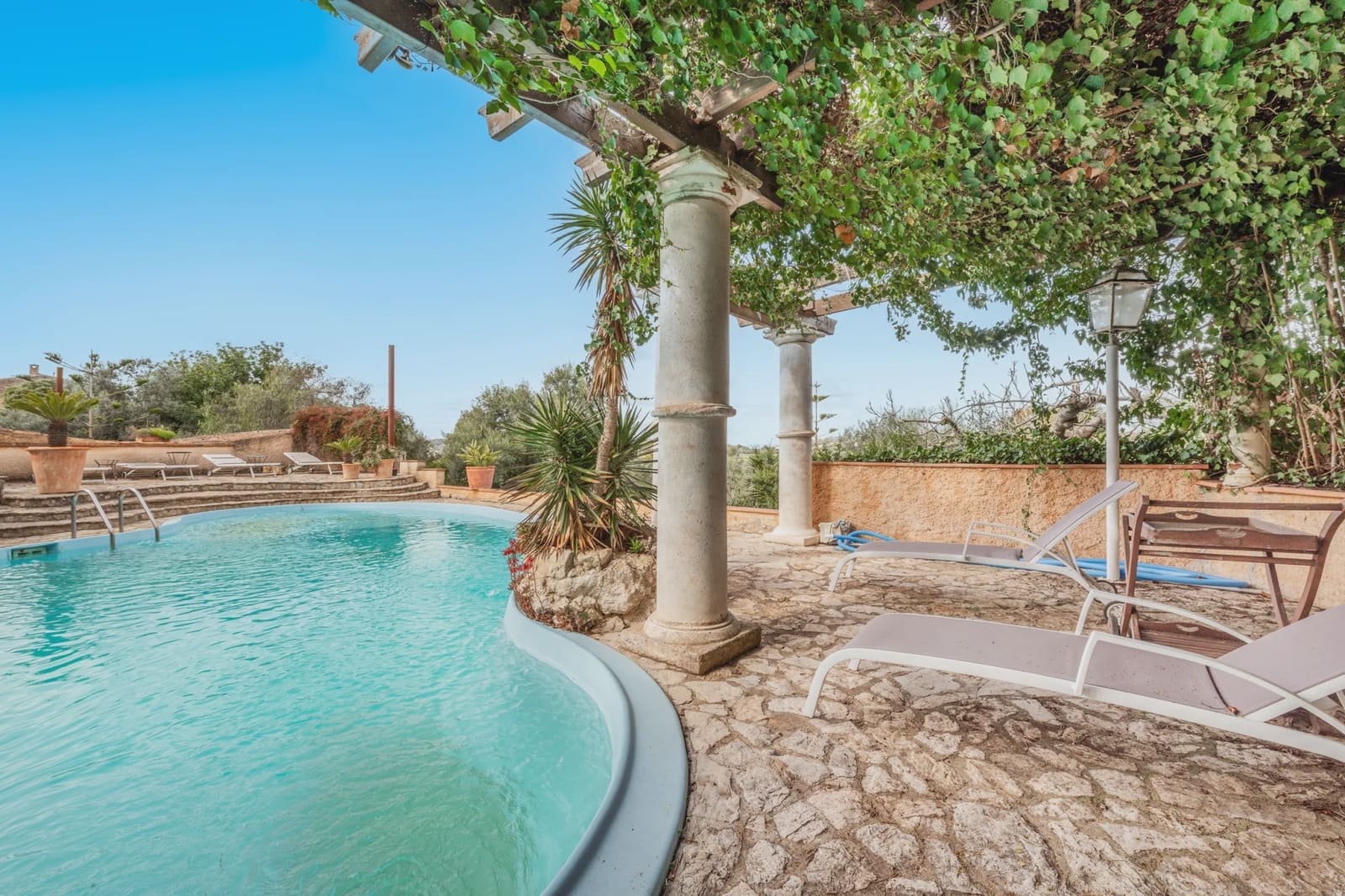 5 soveværelse Finca/Landehus til salg i Son Macia med swimmingpool - € 1.225.000 (Ref: 8835797)